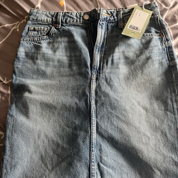 H&M Classic Blue A-Line Denim Skirt - Picture 1 of 6